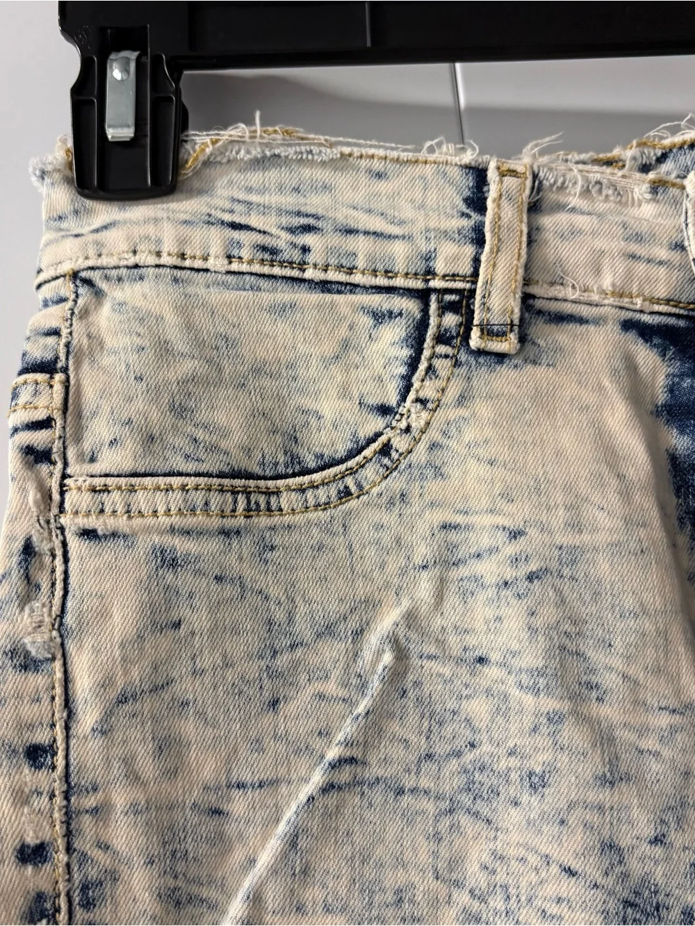 Acid Wash Frayed Hem Women's Denim Shorts - Light Blue GJG Jeans
